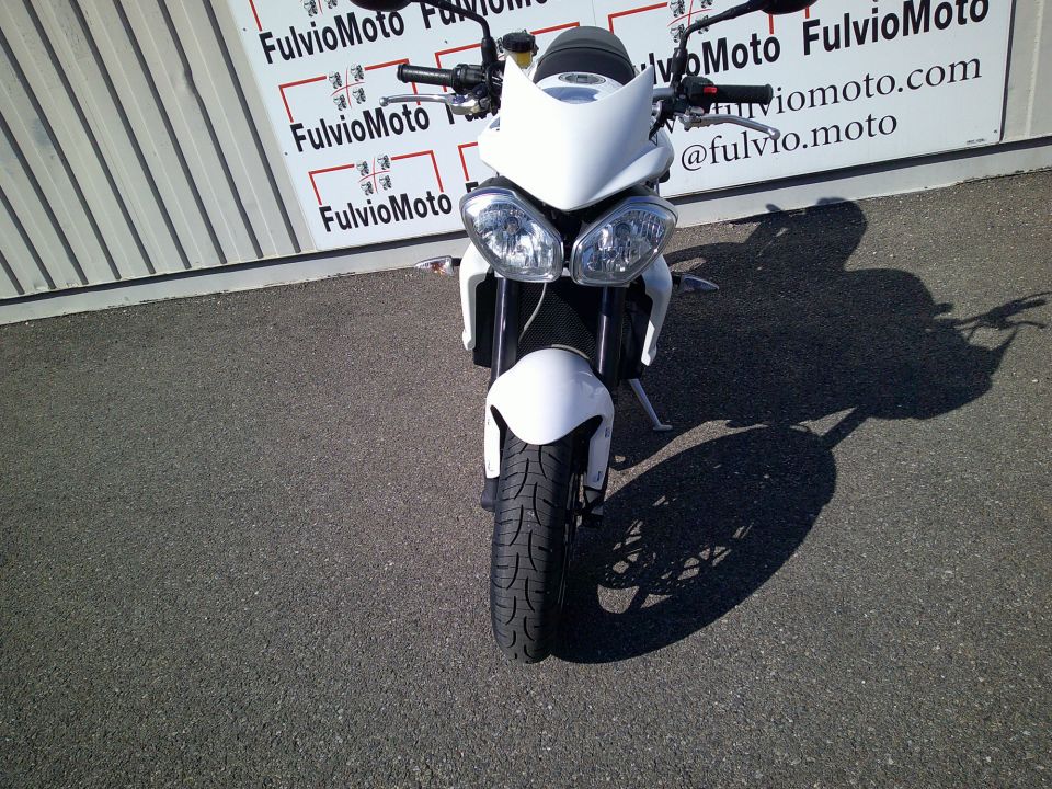 TRIUMPH STREET TRIPLE 675 R 4