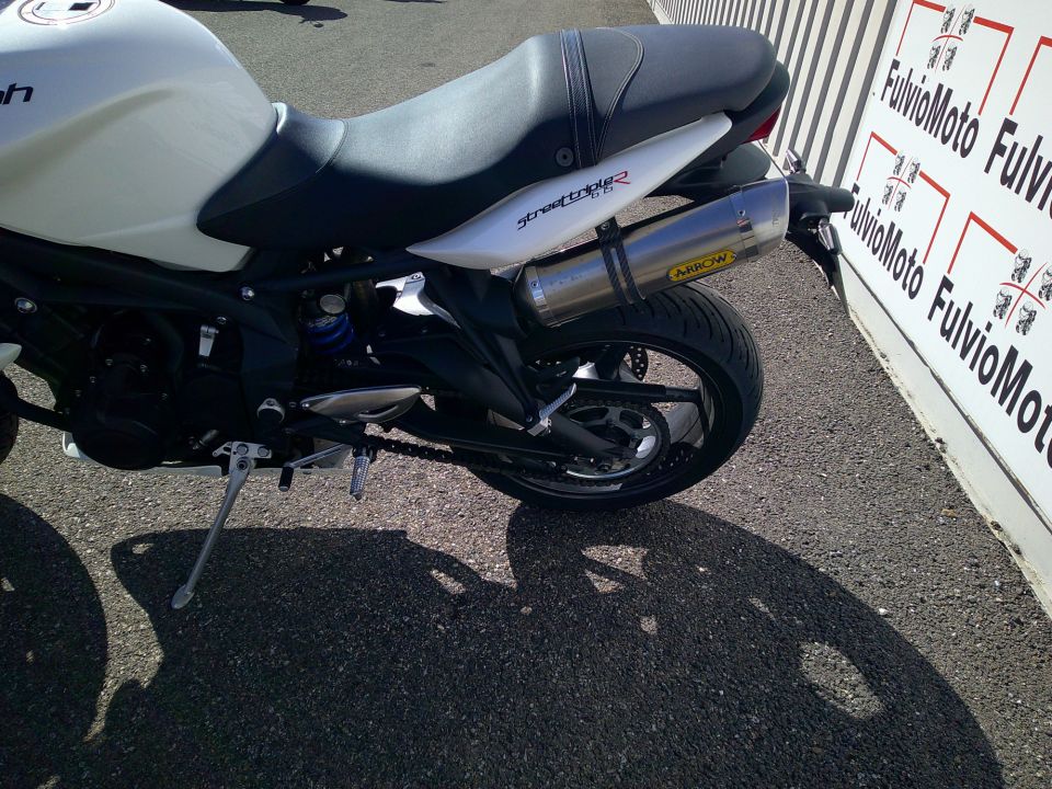 TRIUMPH STREET TRIPLE 675 R 4