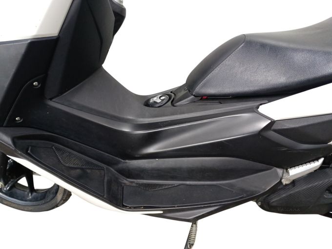 YAMAHA NMAX 125 4