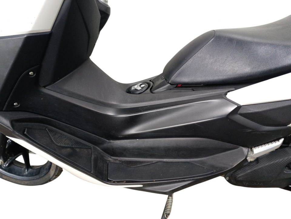YAMAHA NMAX 125 4