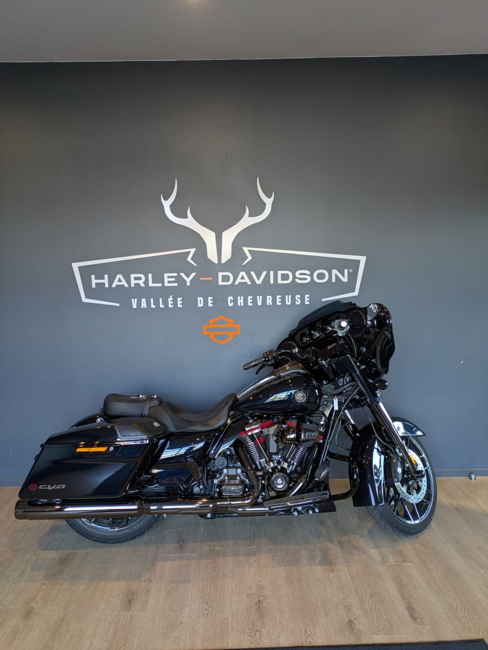 HARLEY-DAVIDSON TOURING STREET GLIDE 1800 CVO 4