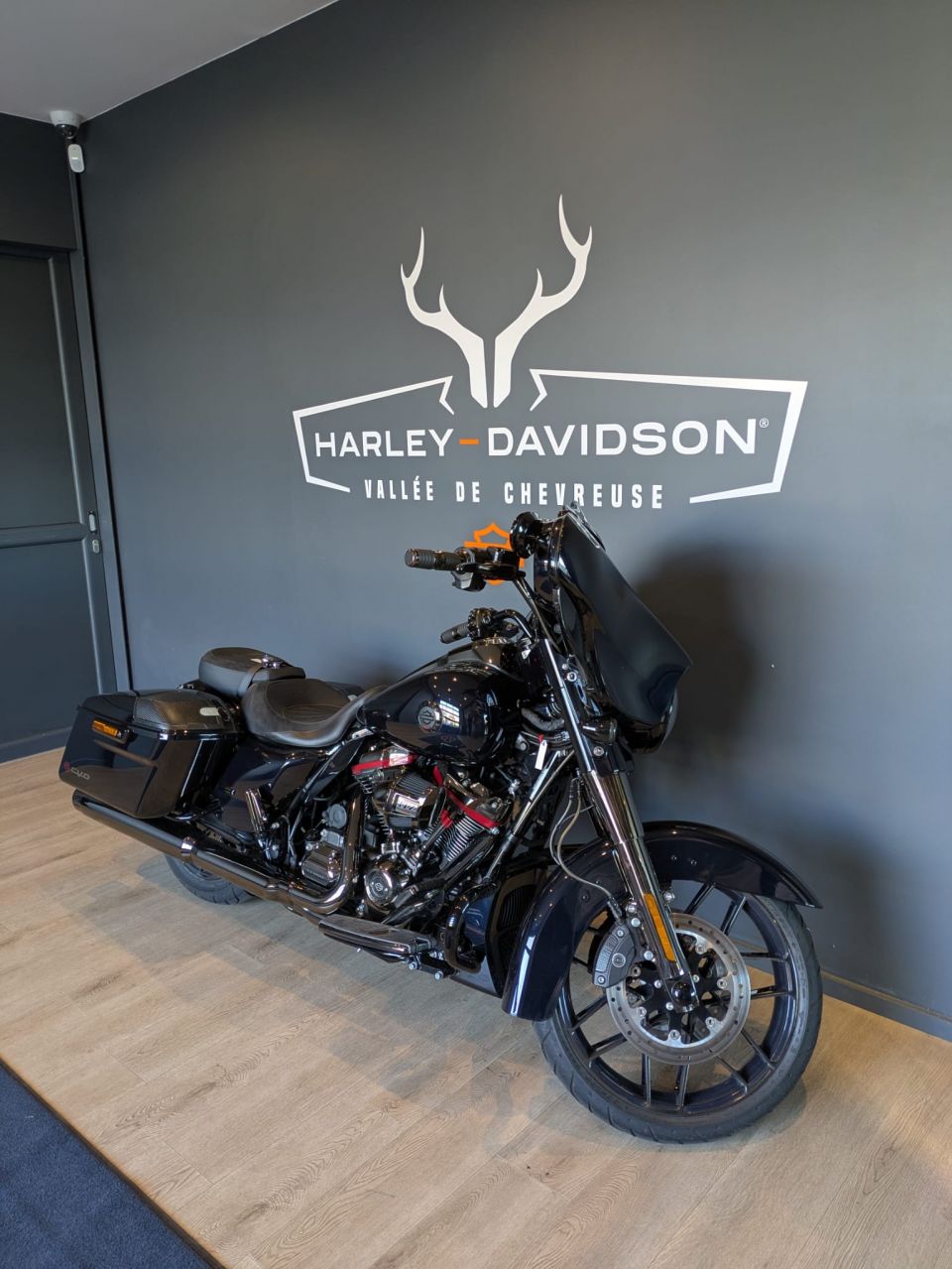 HARLEY-DAVIDSON TOURING STREET GLIDE 1800 CVO 4