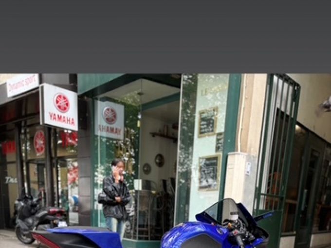 YAMAHA YZF-R7 4