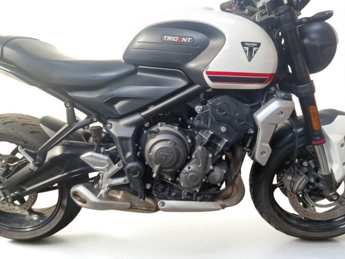 TRIUMPH TRIDENT 660 4