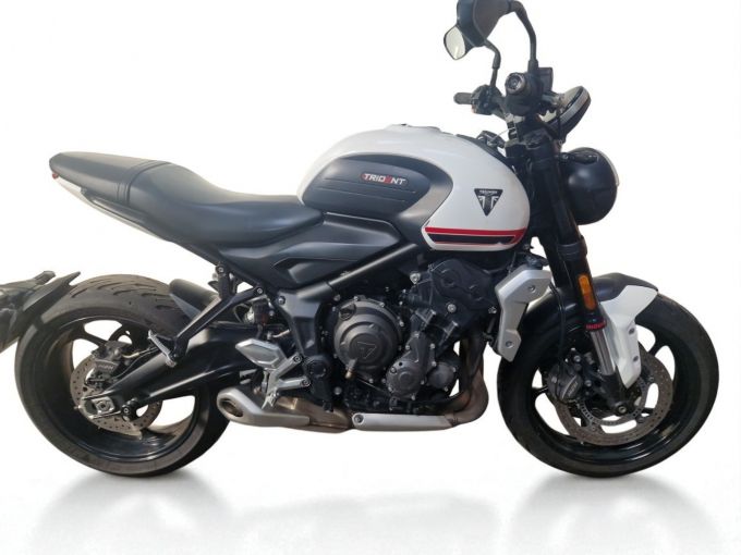 TRIUMPH TRIDENT 660 4