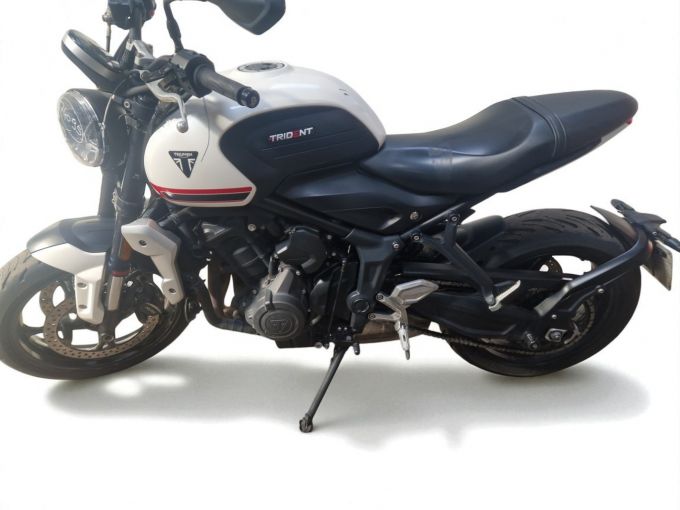 TRIUMPH TRIDENT 660 4