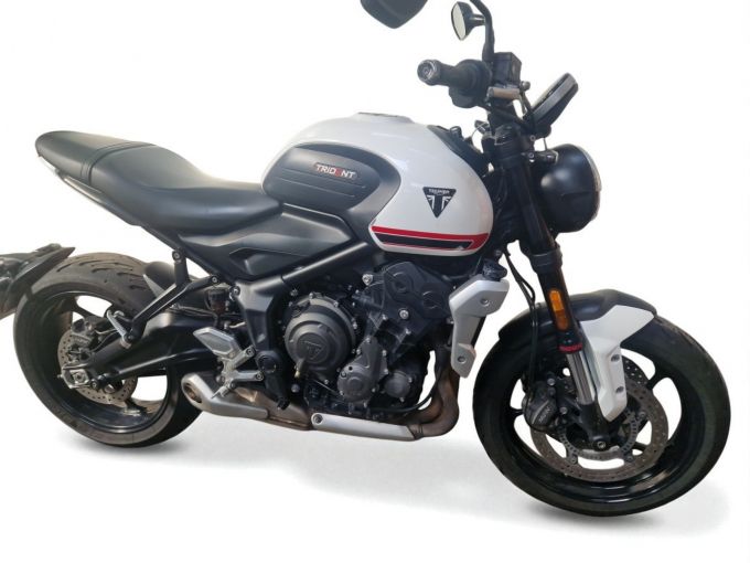 TRIUMPH TRIDENT 660 4