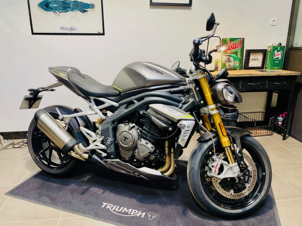 TRIUMPH SPEED TRIPLE 1200 RS 4