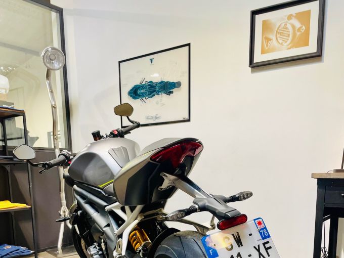 TRIUMPH SPEED TRIPLE 1200 RS 4