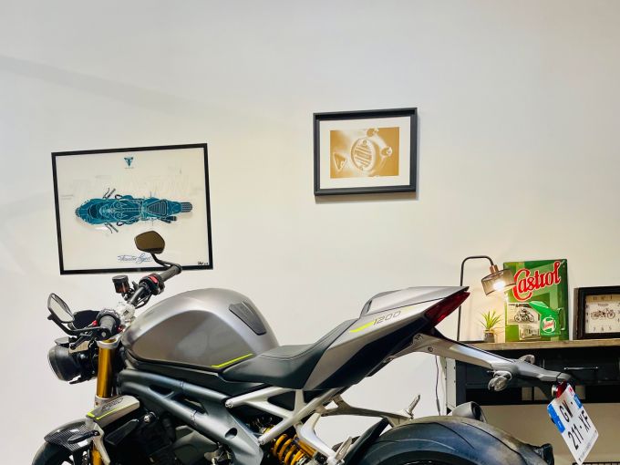 TRIUMPH SPEED TRIPLE 1200 RS 4
