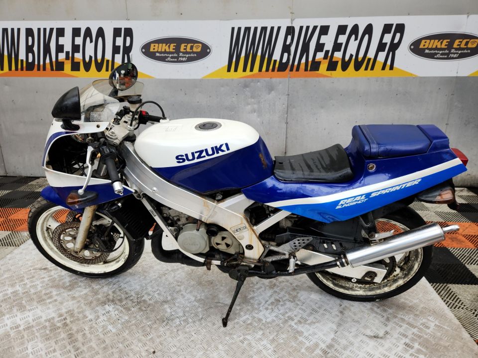 SUZUKI RGV 4