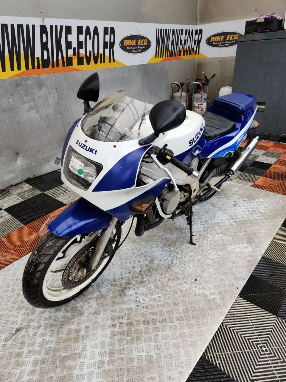 SUZUKI RGV 4