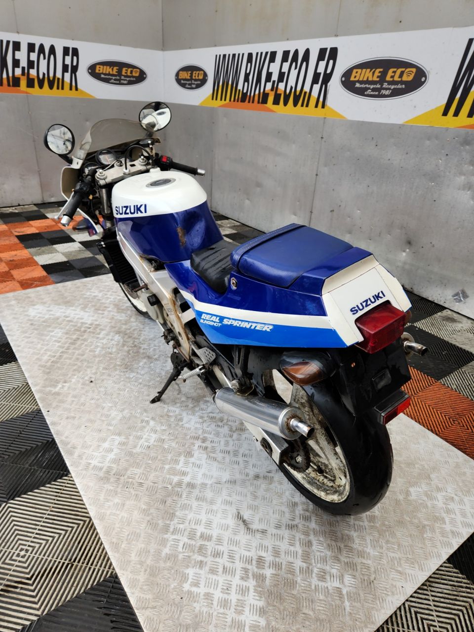 SUZUKI RGV 4