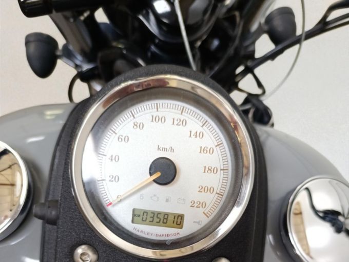 HARLEY-DAVIDSON DYNA STREET BOB 1584 4