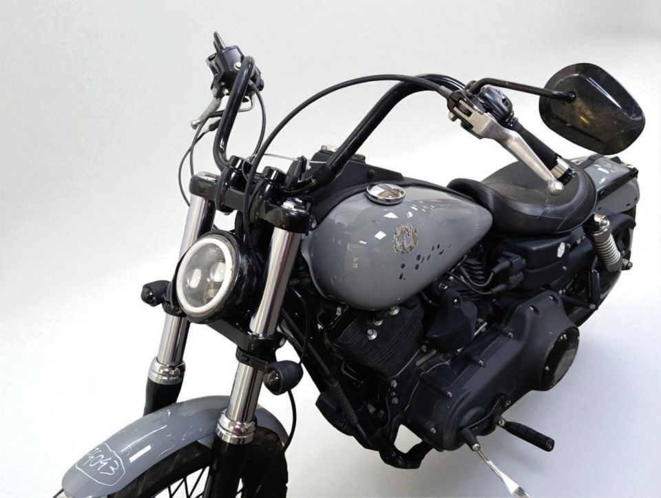 HARLEY-DAVIDSON DYNA STREET BOB 1584 4