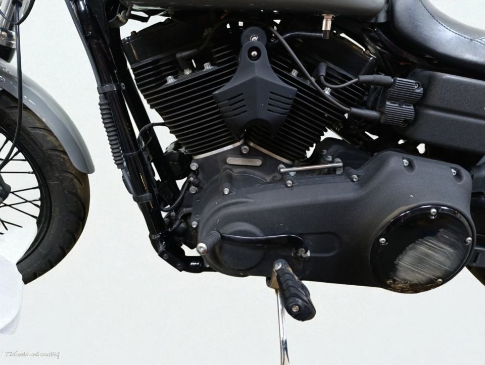 HARLEY-DAVIDSON DYNA STREET BOB 1584 4