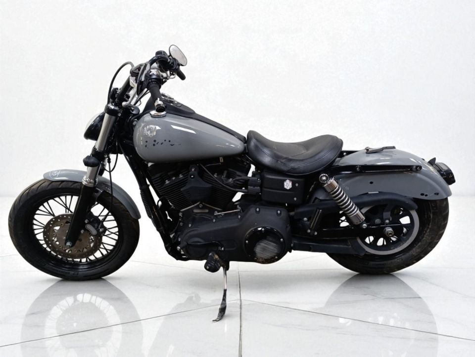 HARLEY-DAVIDSON DYNA STREET BOB 1584 4
