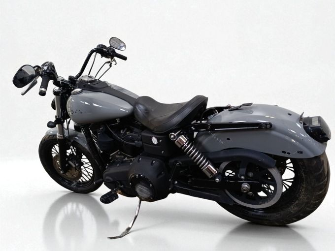 HARLEY-DAVIDSON DYNA STREET BOB 1584 4