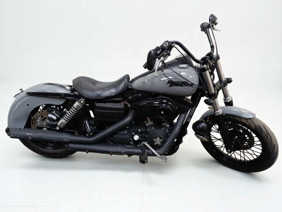 HARLEY-DAVIDSON DYNA STREET BOB 1584 4