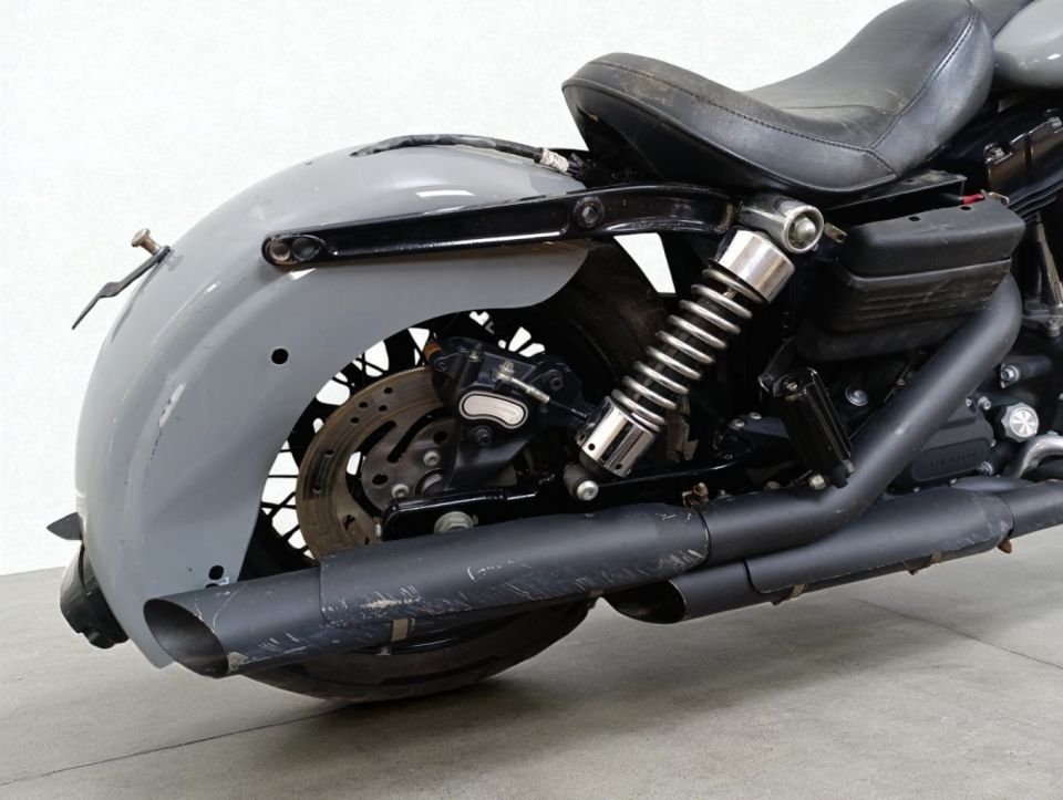 HARLEY-DAVIDSON DYNA STREET BOB 1584 4