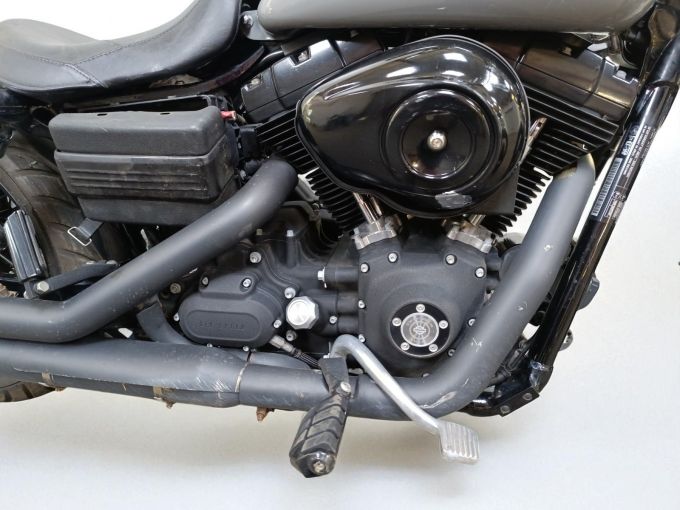HARLEY-DAVIDSON DYNA STREET BOB 1584 4