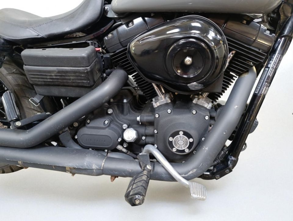 HARLEY-DAVIDSON DYNA STREET BOB 1584 4