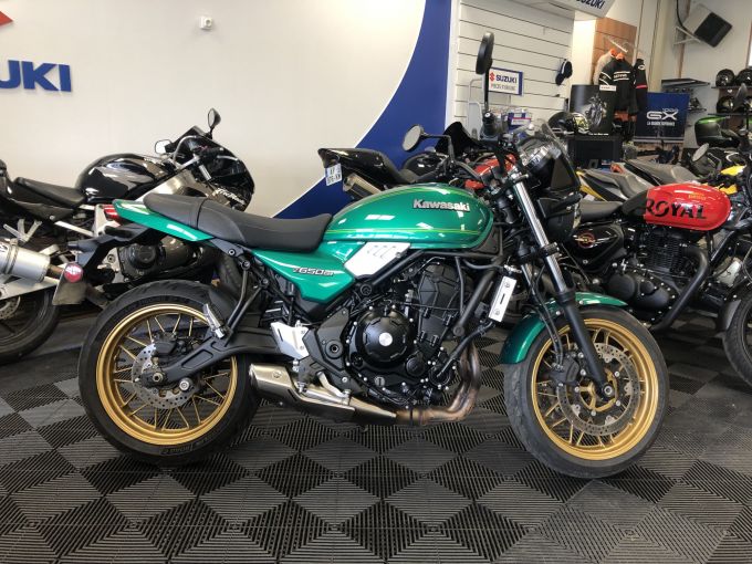 KAWASAKI Z 650 RS 4