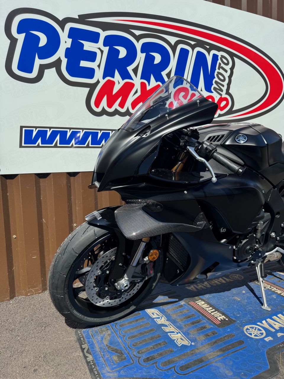 YAMAHA YZF R1 RACE 4