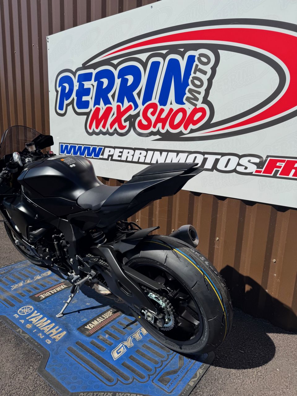 YAMAHA YZF R1 RACE 4