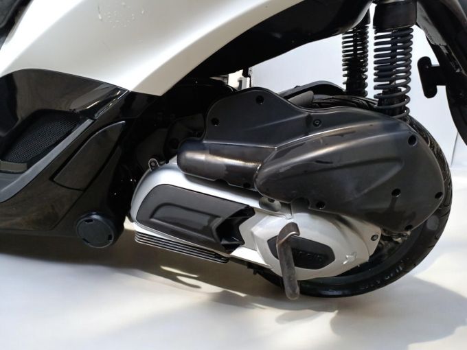 PIAGGIO MP3 300LT YOURBAN 4