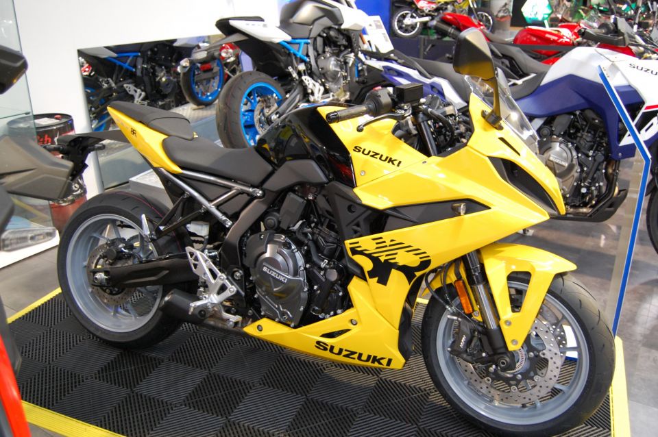 SUZUKI GSX8R 4