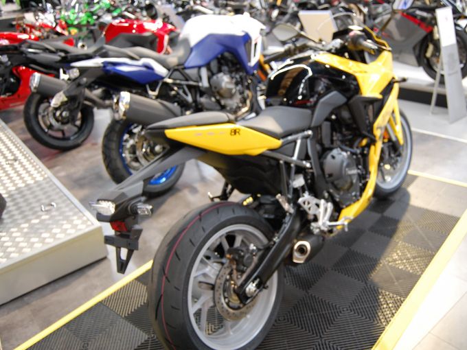 SUZUKI GSX8R 4