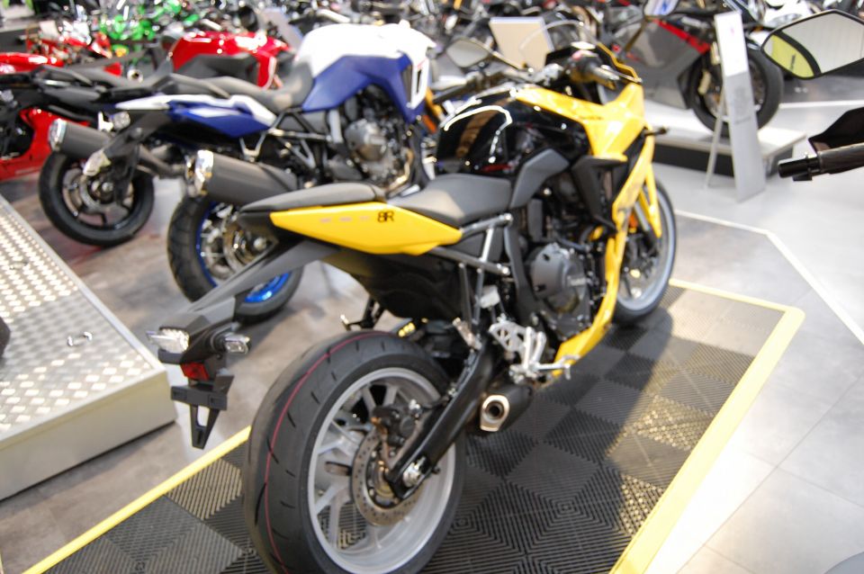 SUZUKI GSX8R 4