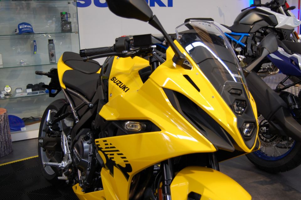 SUZUKI GSX8R 4
