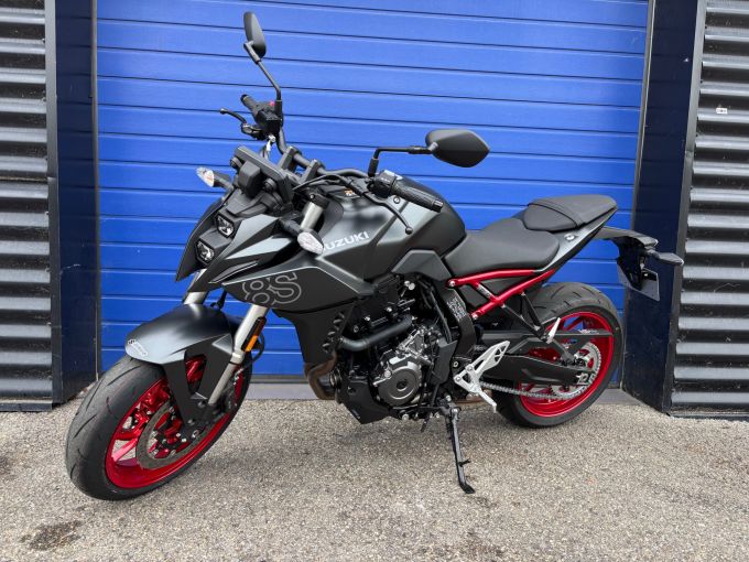 SUZUKI GSX-8S 4
