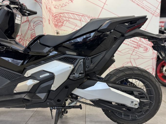 HONDA X-ADV 4