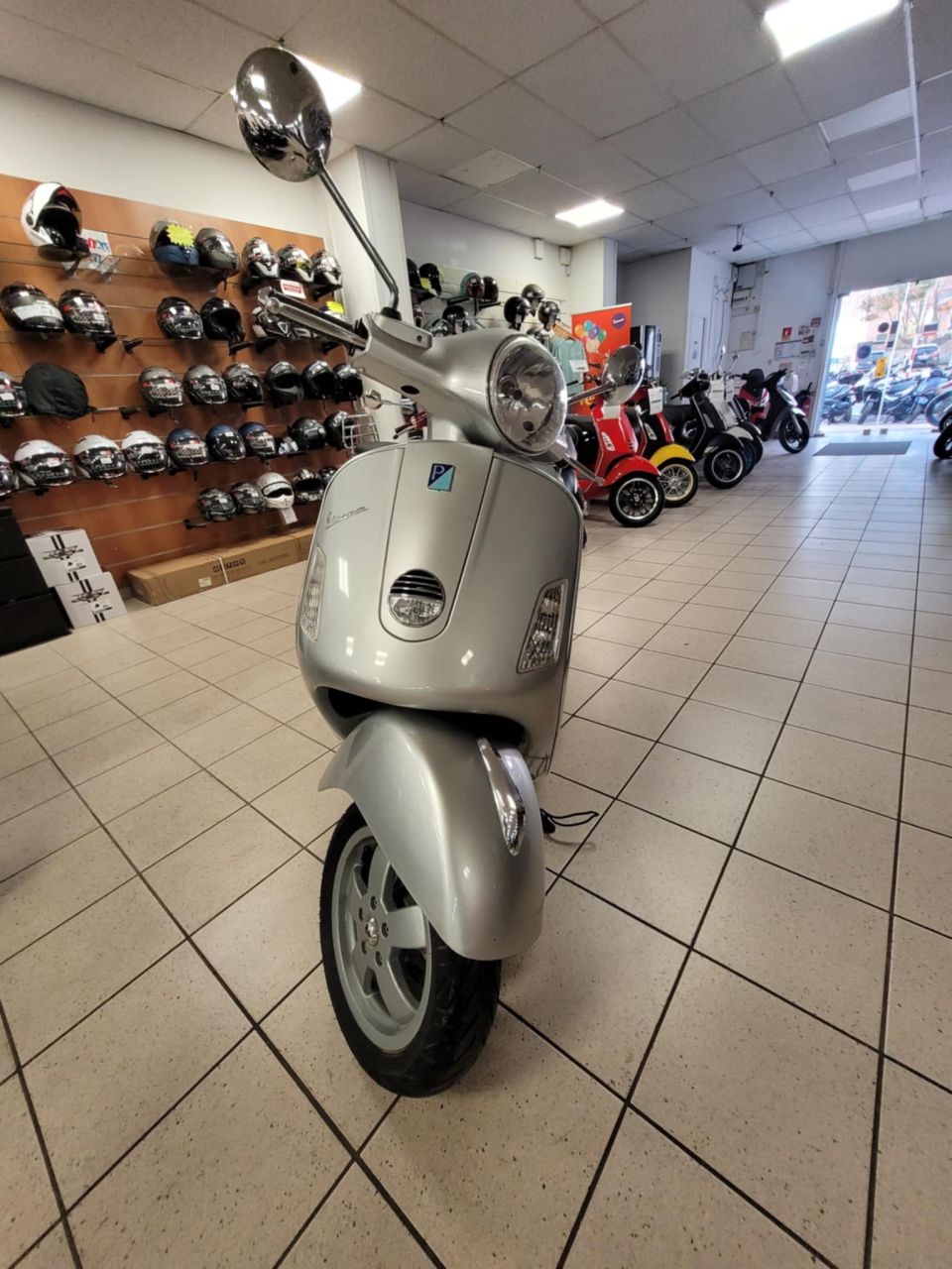 VESPA GTS 125IE SUPER 4
