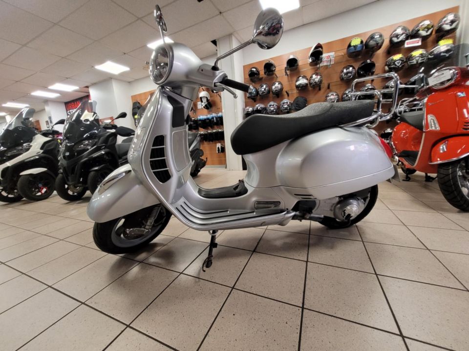 VESPA GTS 125IE SUPER 4