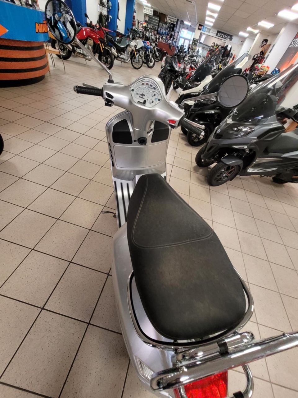 VESPA GTS 125IE SUPER 4