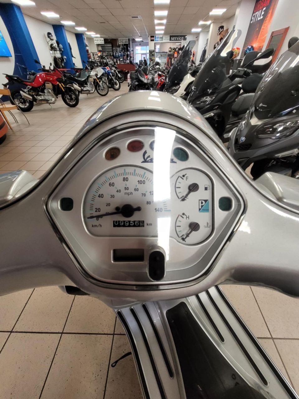 VESPA GTS 125IE SUPER 4