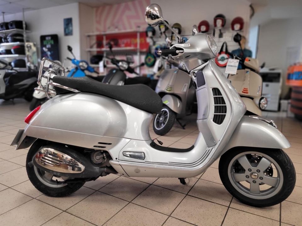 VESPA GTS 125IE SUPER 4