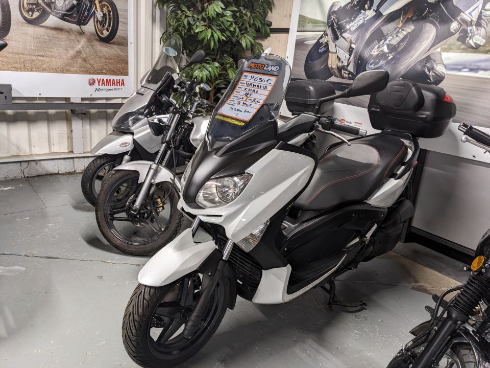 YAMAHA XMAX 125 4