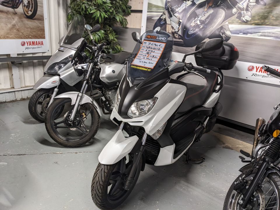 YAMAHA XMAX 125 4