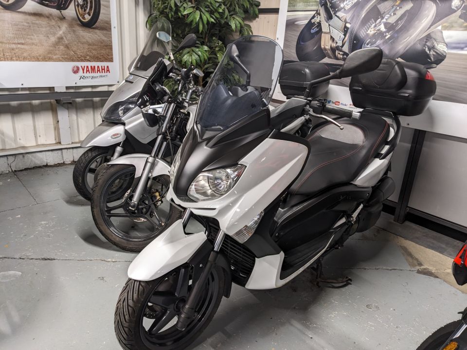 YAMAHA XMAX 125 4