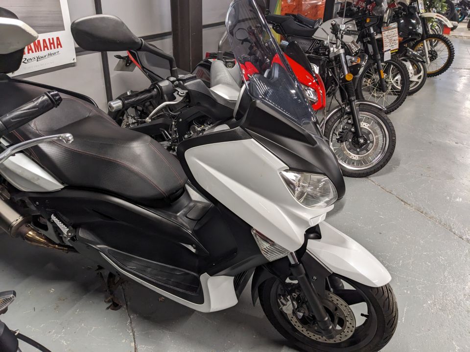 YAMAHA XMAX 125 4