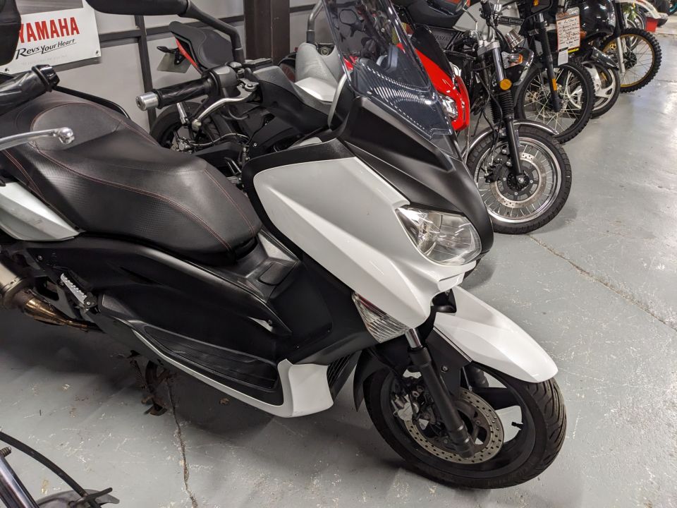 YAMAHA XMAX 125 4