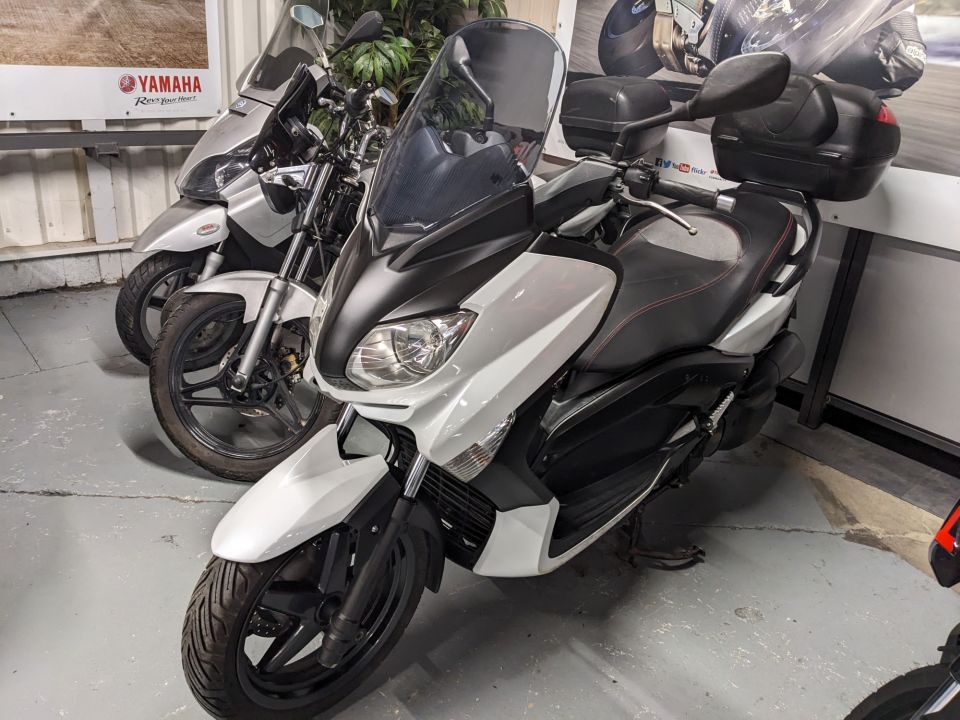 YAMAHA XMAX 125 4