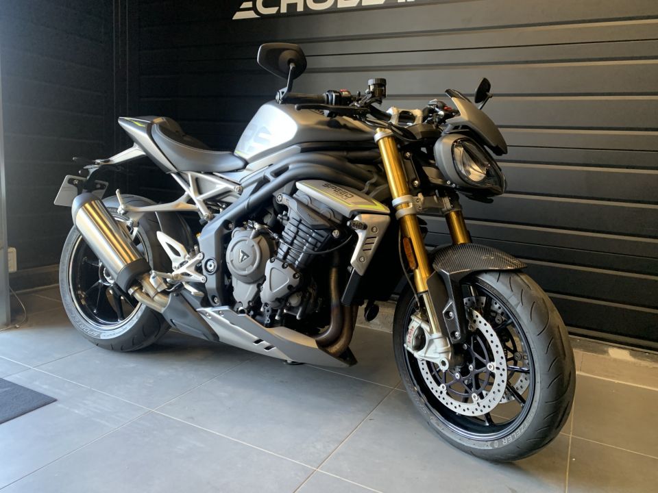 TRIUMPH SPEED TRIPLE 1200 RS 4