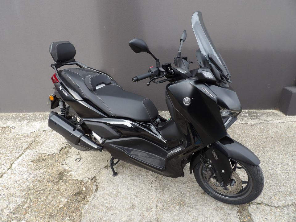 YAMAHA XMAX 300 Tech Max 4
