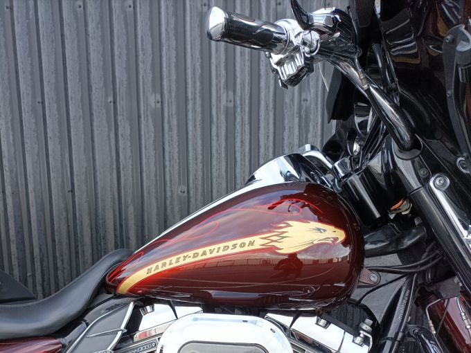 HARLEY-DAVIDSON TOURING STREET GLIDE 1800 CVO 4